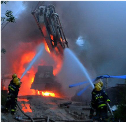 電纜著(zhù)火，礦工遇難！